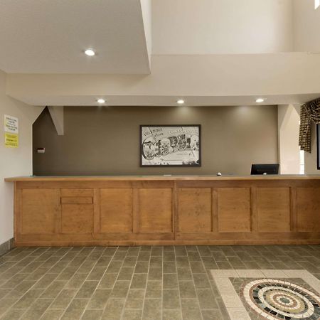 Super 8 By Wyndham Chatsworth/Dalton Екстер'єр фото